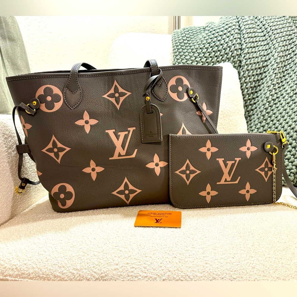 Louis Vuitton shoulder bag new w/o tags